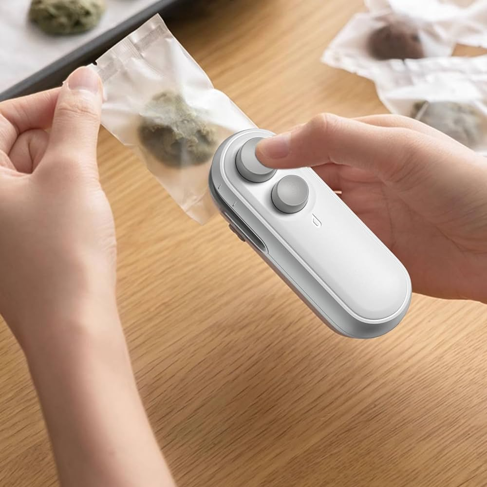 Portable Plastic Bag Sealer and Heat Sealer - Rechargeable Mini Food Vacuum Sealer Machine for Home Use, Keeps Snacks Fresh