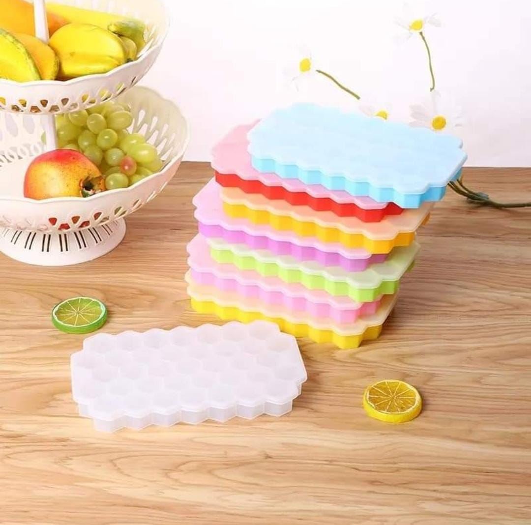 Silicone Ice cube Tray with plastic lid Easy Push Pop Out Square Silicon Ice Cubes Tray Honeycomb Shape Silicone Ice Cube Molds with Lid Flexible Tray for Refrigerator And Freezer