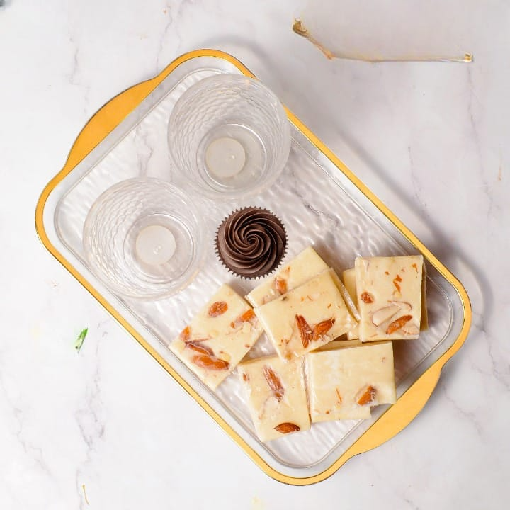 Elegant Rectangular Serving Tray Large Reusable Plastic Party Tray for Desserts Cookies Cakes Cheese Coffee Table Dining Decorative Food Platter Perfect for Parties and Events (1 Pcs)