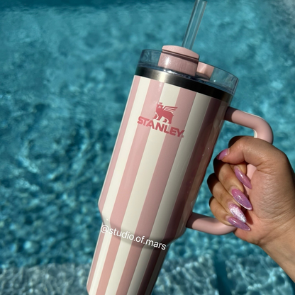 𝐒𝐓𝐀𝐍𝐋𝐄𝐘 40 OZ , 1.8 L Quencher H2.0 FlowState Tumbler Random color