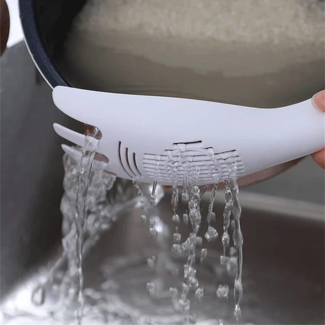 Multifunctional Filter Spoon Kitchen Durable Rice Sieve Washing Spoon  Random Colours